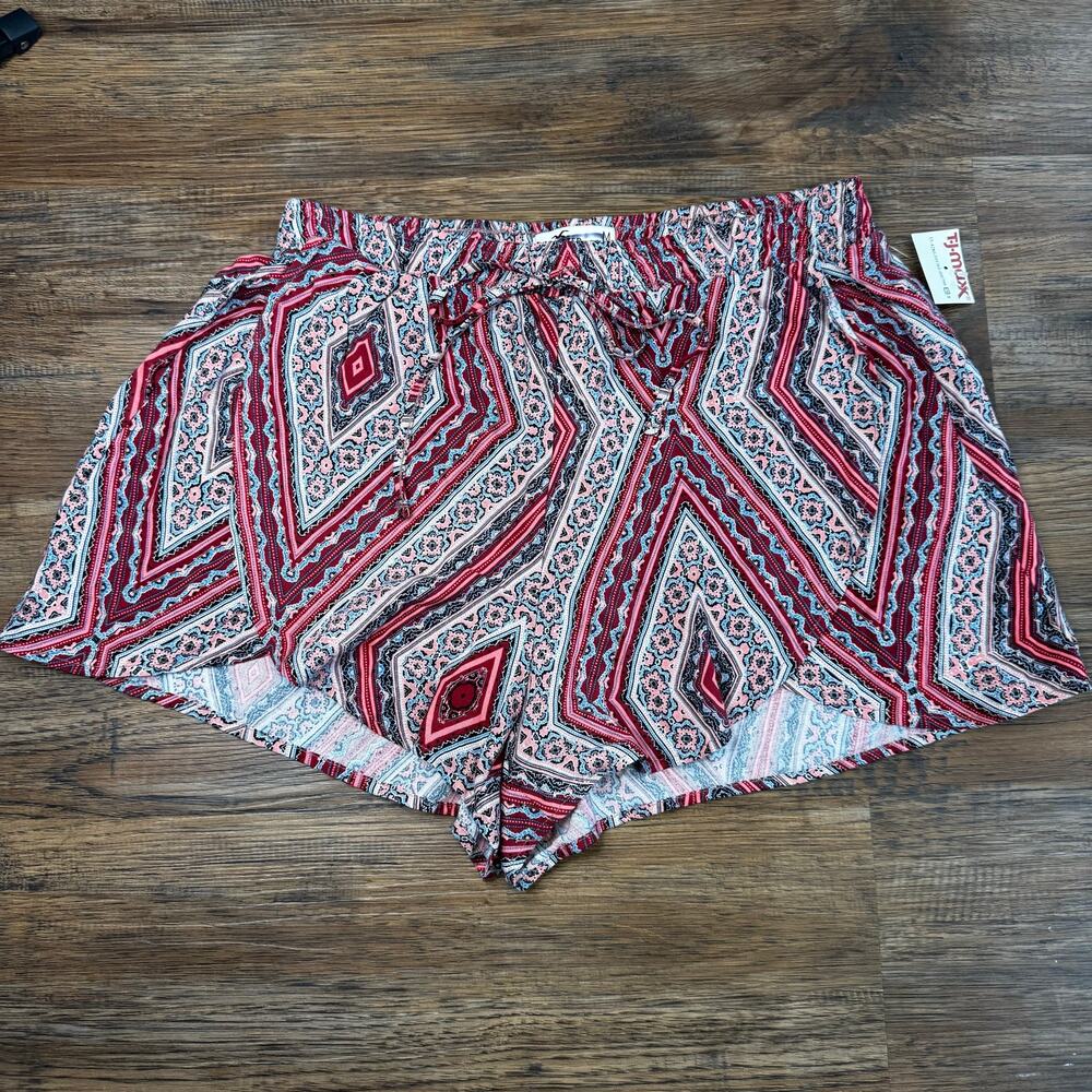 Hollister size Medium shorts NWT geometric print 2 in inseam